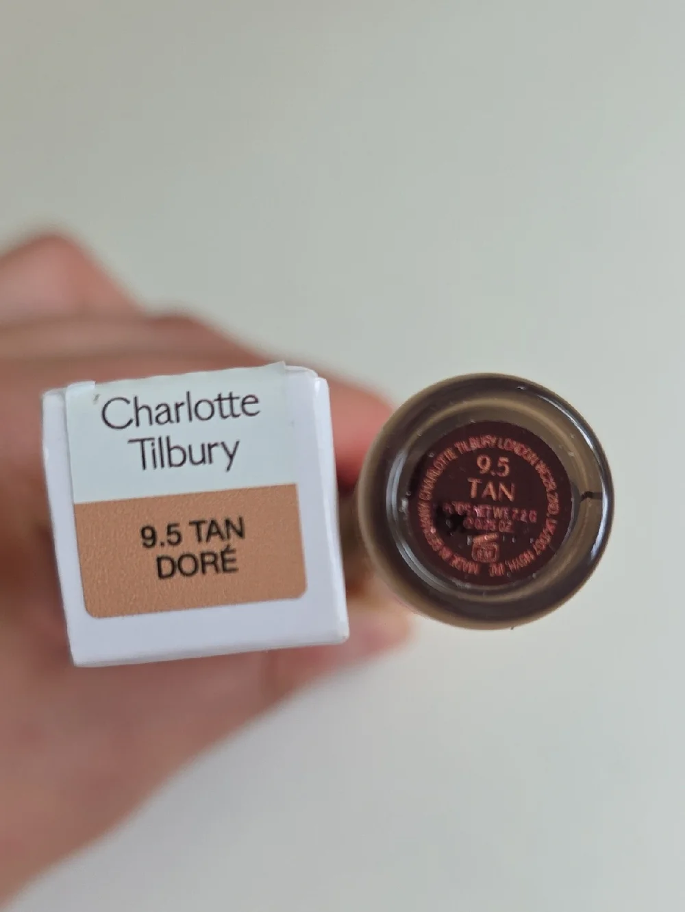 NIB Charlotte Tilbury Beautiful Skin Radiant Concealer in 9.5 Tan Dore